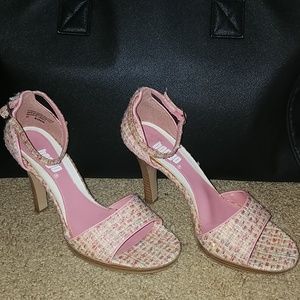 Women's textured heals